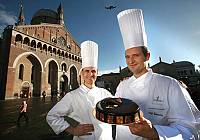 Padova - Pasticceria Biasetto- Luigi e Alessandro Biasetto Maestri cioccolatieri con il loro staff e la famosa torta dei 7 Veli Foto Gianluca Moggi/Sestini